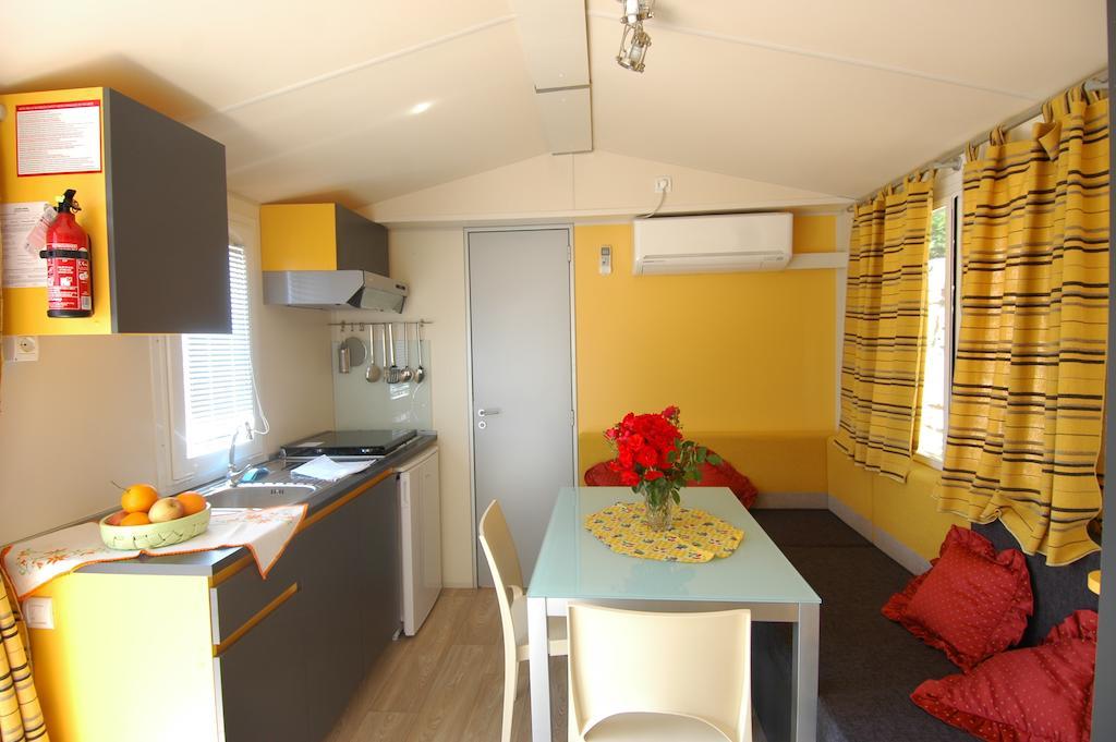 דיאנו מרינה Camping Edy חדר תמונה