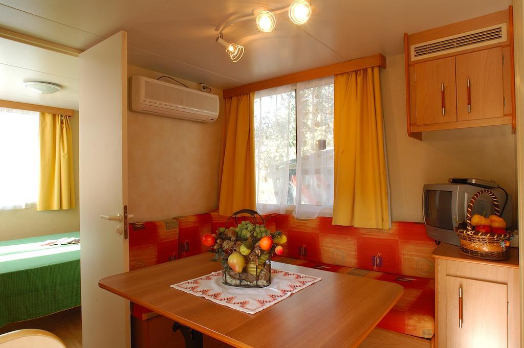 דיאנו מרינה Camping Edy חדר תמונה